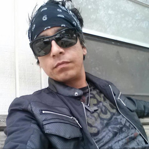 Meet your Posher, Chris - Picture 1 of 1